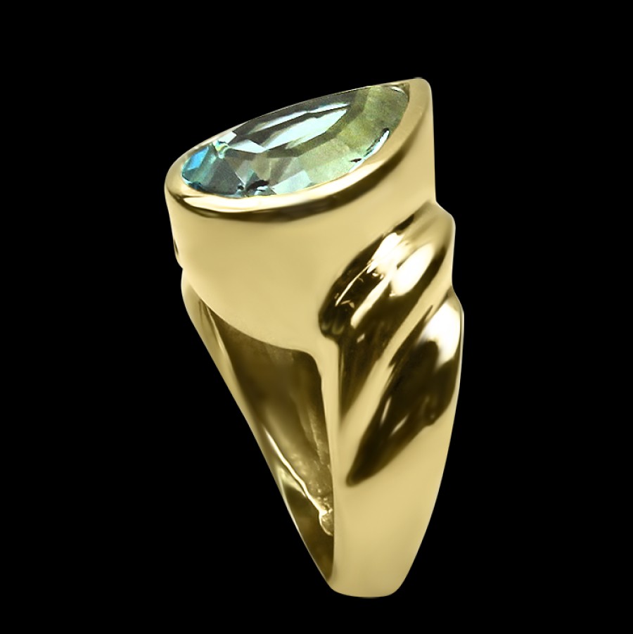 Estate PAGE Estate | Estate 14K Yellow Gold Blue Topaz Ring