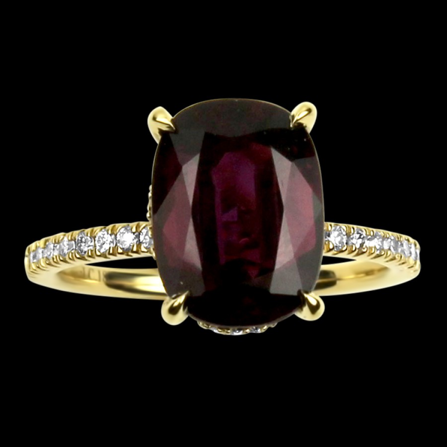 Estate PAGE Estate | Estate 18K Yellow Gold Oval Ruby & Diamond Ring