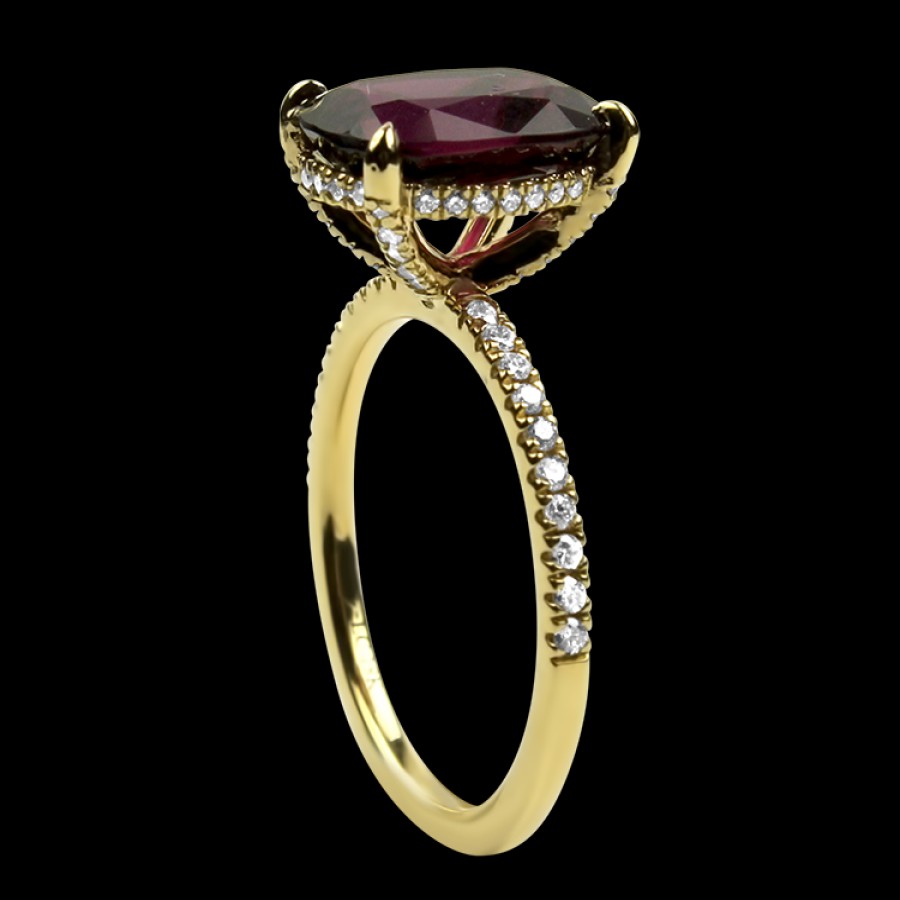 Estate PAGE Estate | Estate 18K Yellow Gold Oval Ruby & Diamond Ring