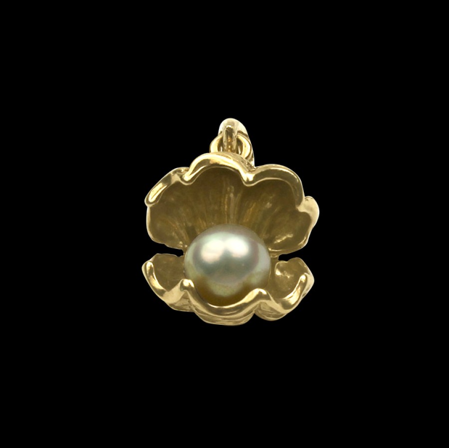 Estate PAGE Estate | Estate 10K Yellow Gold Pearl Clam Shell Pendant