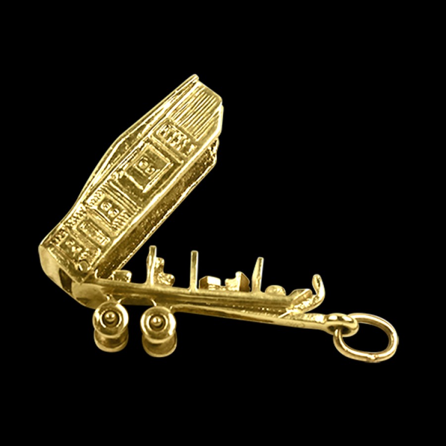 Estate PAGE Estate | Estate 14K Yellow Gold Rv Charm